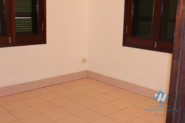 Unfurnished house for rent in Nghi Tam street, Tay Ho, Hanoi